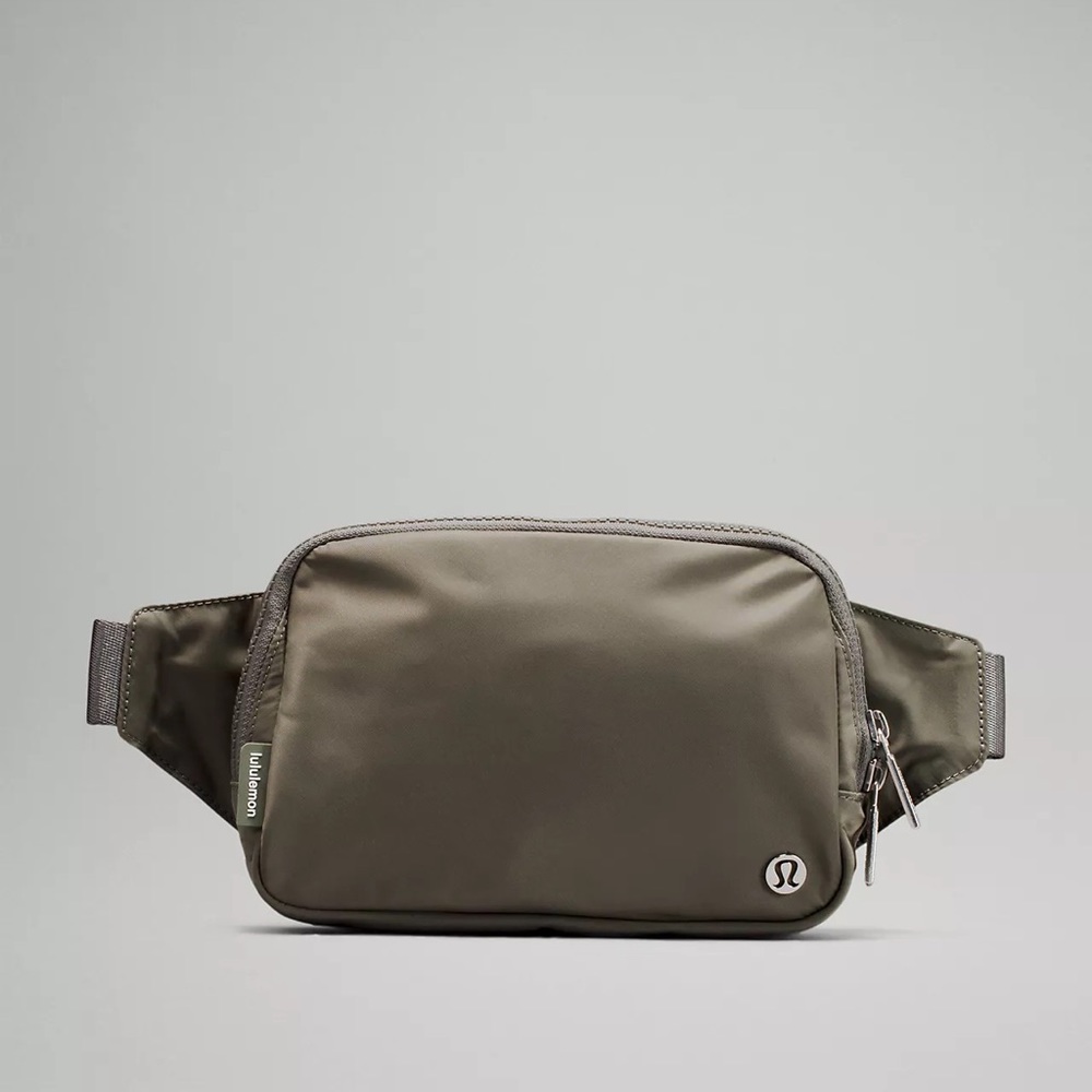 NWT. Lululemon Everywhere Belt Bag LARGE. Grey sage